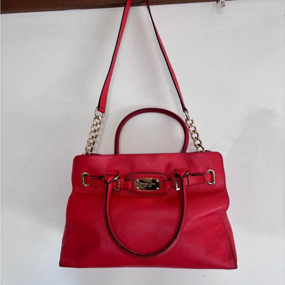 KORS Michael Kors Red Shoulder Bag with Chain Detail

2 items = 10% discount